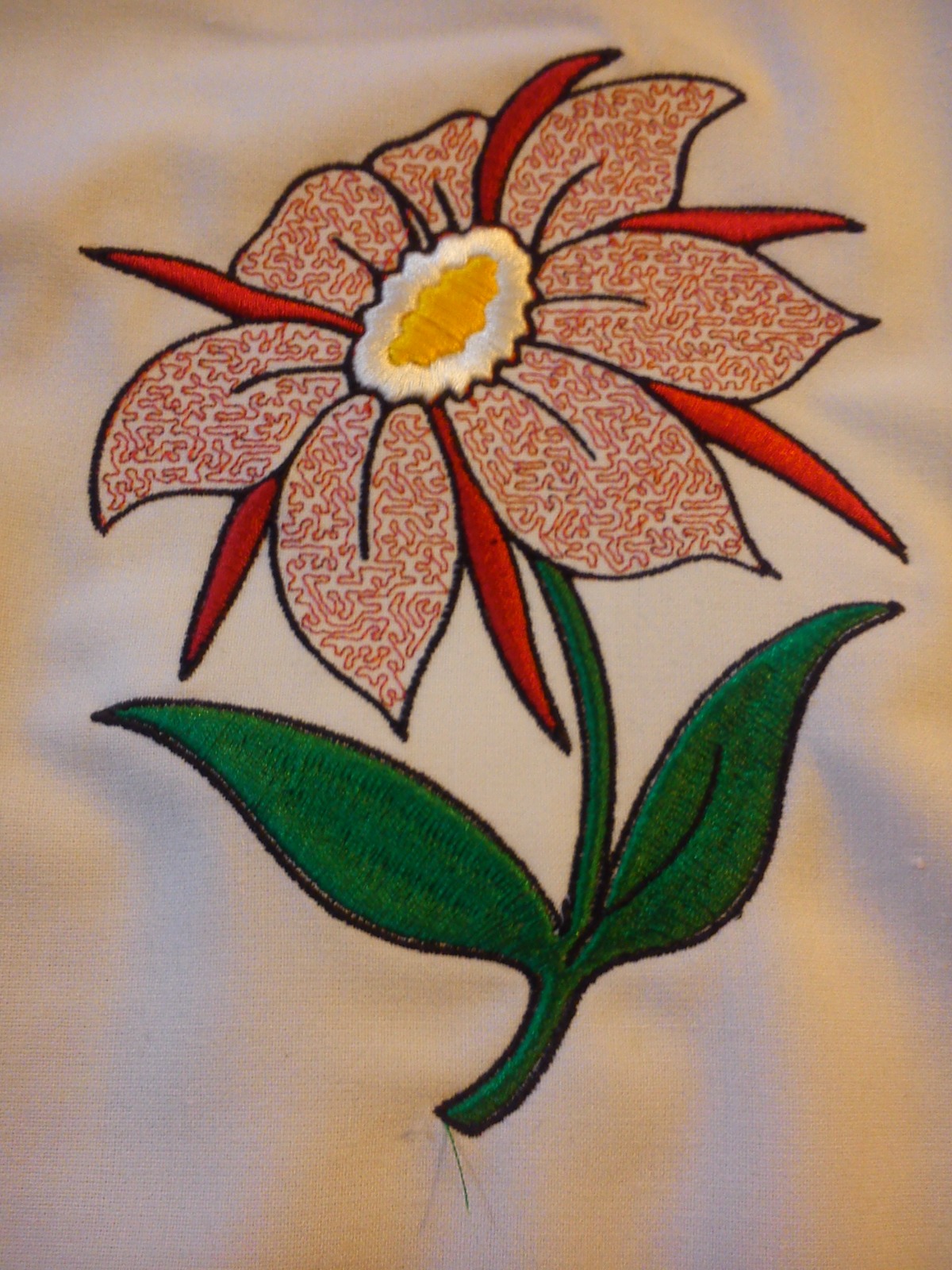 Bordado floral sobre tela