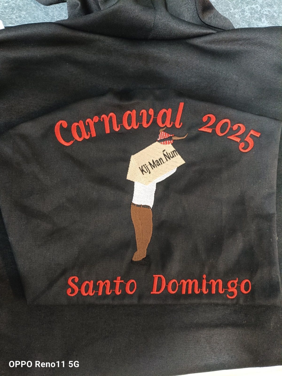 Bordado con diseño de carnaval