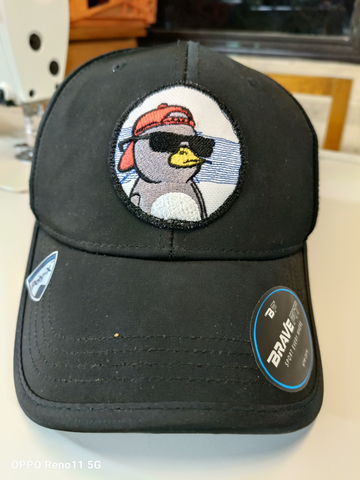 Bordado aplicado sobre gorra