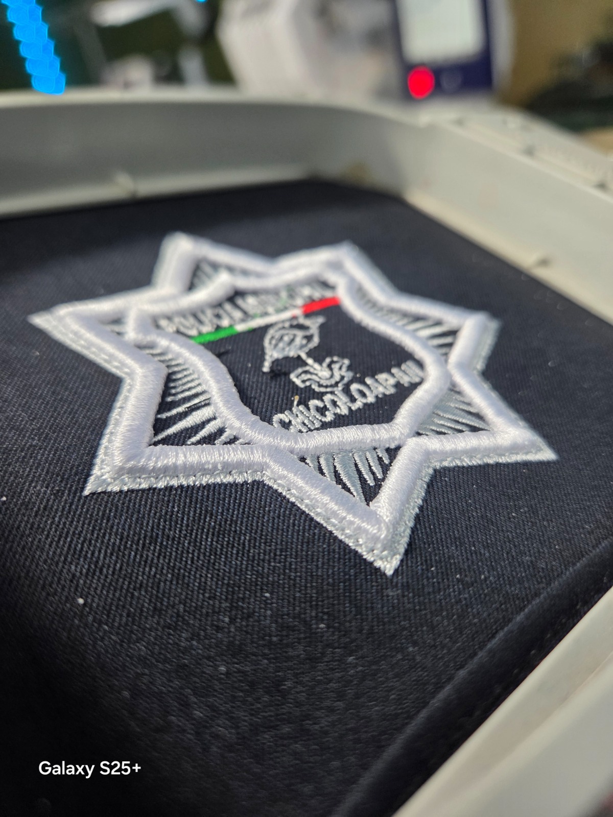 Bordado de escudo de policía