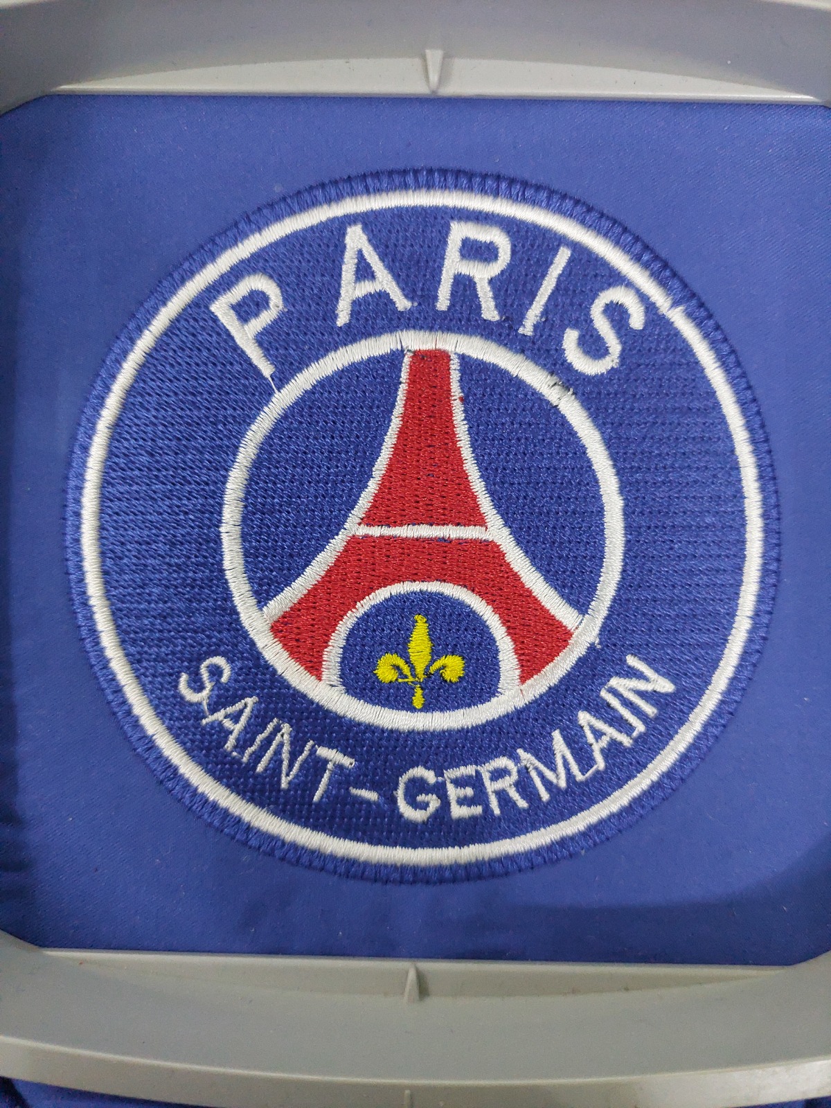 Bordado de escudo deportivo PSG