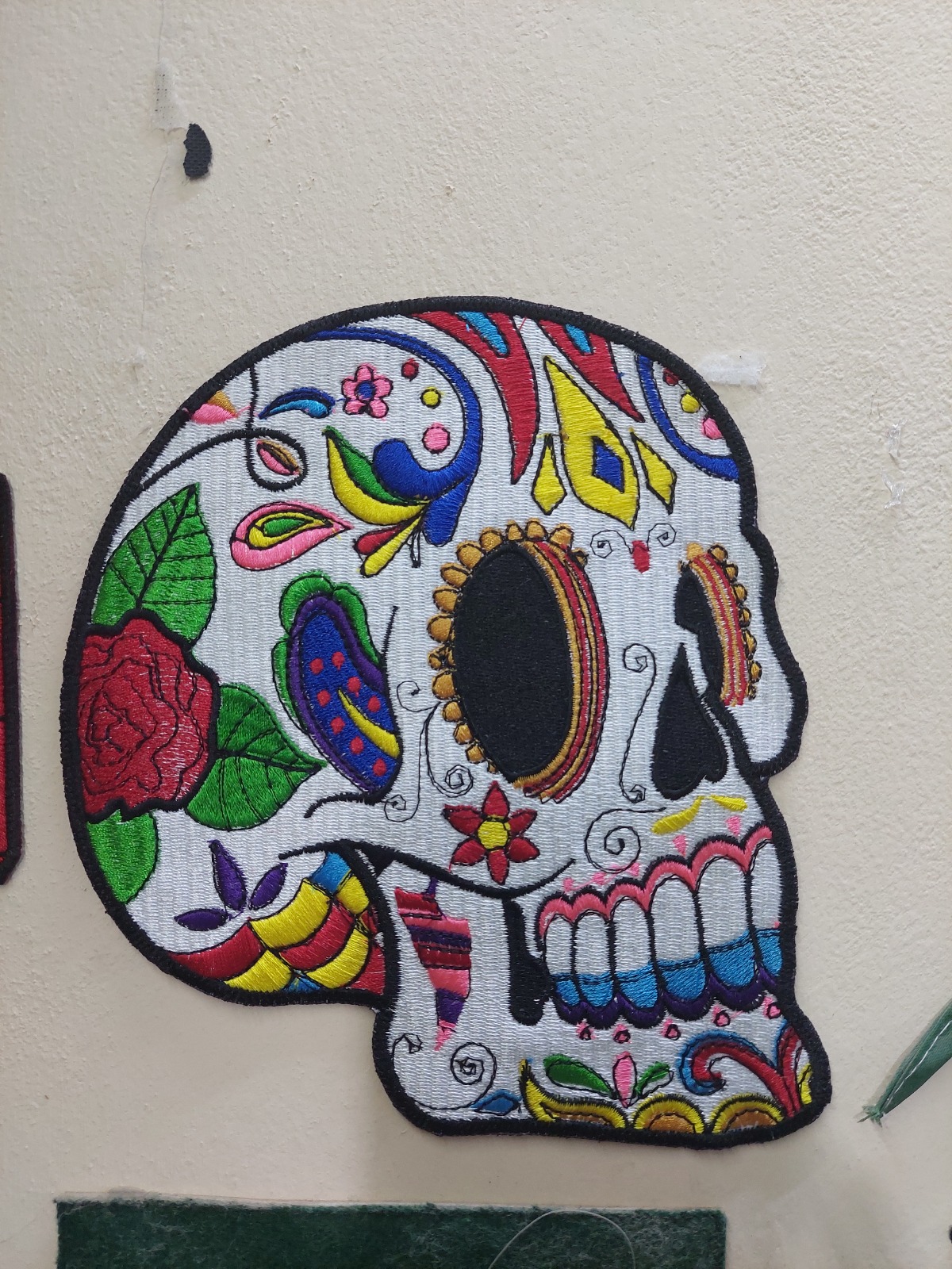 Parche bordado de calavera