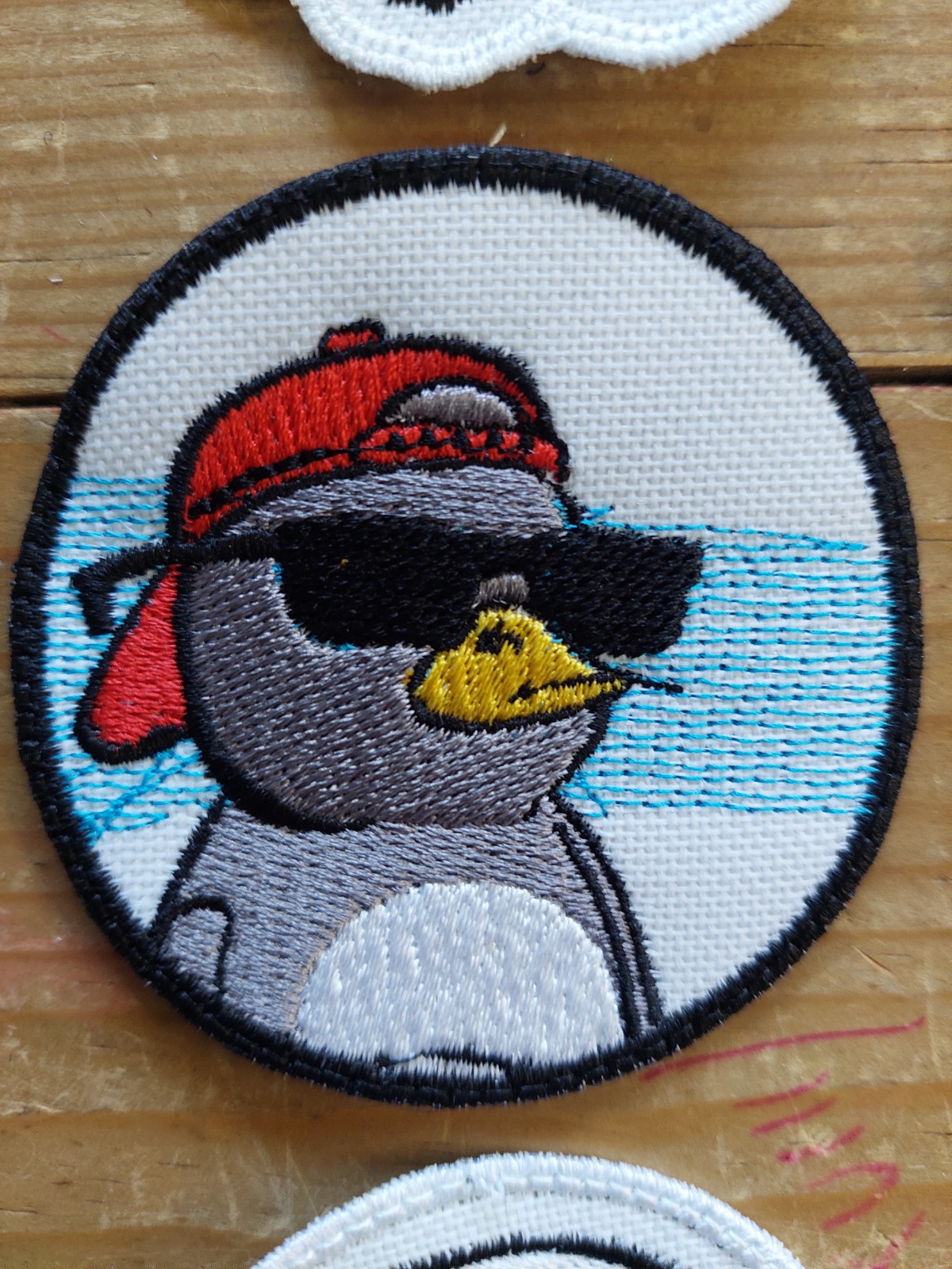Parche bordado de pingüino